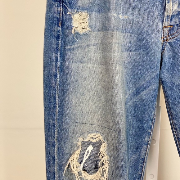 Jeans with tears and rips - Picture 3 of 4